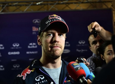 Vettel nhận được nhiều lời chỉ trích trong quan hệ với các đồng đội