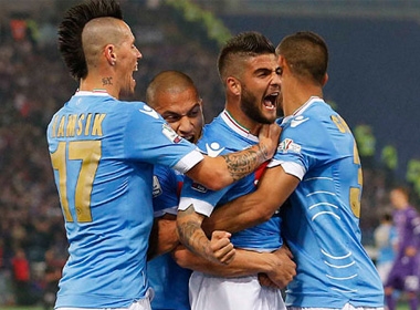 Insigne (thứ hai từ phải) ăn mừng bàn thắng vào lưới Fiorentina - Ảnh: Reuters