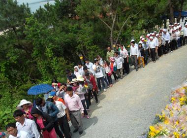 Dòng người đến viếng Đại tướng