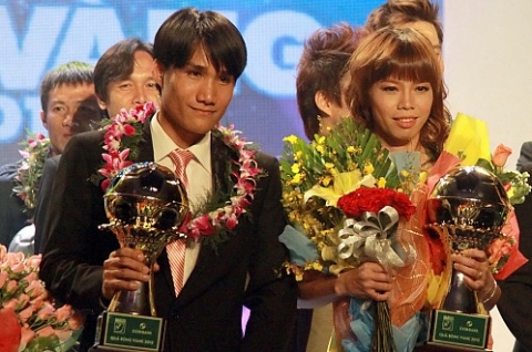 Quốc Anh và Kiều Trinh nhận Quả bóng vàng 2012
