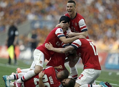Arsenal đã giải được cơn khát danh hiệu kéo dài suốt 9 năm qua