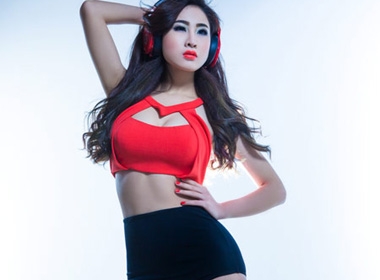 DJ Oxy sở hữu vẻ đẹp quyến rũ không kém gì đàn chị Ngọc Trinh