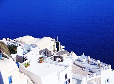 Màu nước xanh ấn tượng ở Santorini.