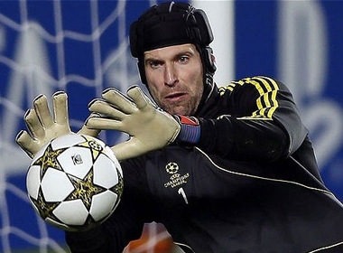 Đẩy Cech đến PSG, Chelsea dọn chỗ chờ Courtois