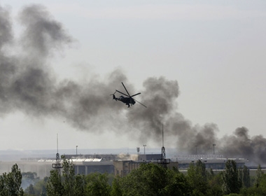 Máy bay của chính quyền Kiev quần thảo trên sân bay Donetsk