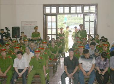 Các bị cáo trong đường dây ma túy lớn tại tòa