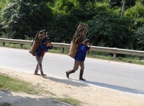 Nơi mệnh danh nóng nhất Việt Nam: Chiều muộn mới có người ra đường kiếm củi