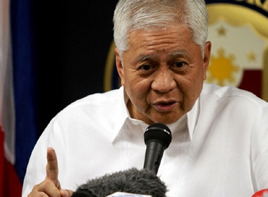 Ngoại trưởng Philippines Albert del Rosario