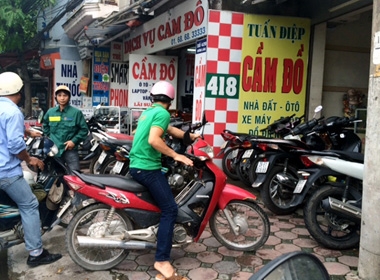 Cầm đồ chê con nợ cá độ World Cup