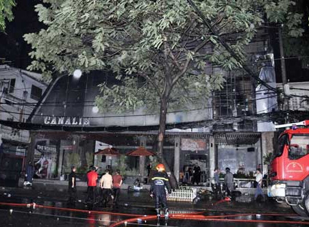 Cháy lớn ở quán bar khu trung tâm Sài Gòn