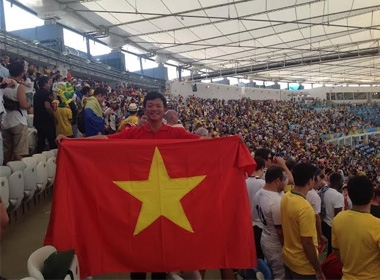 World Cup 2014: Cờ VN xuất hiện trên khán đài trận tứ kết