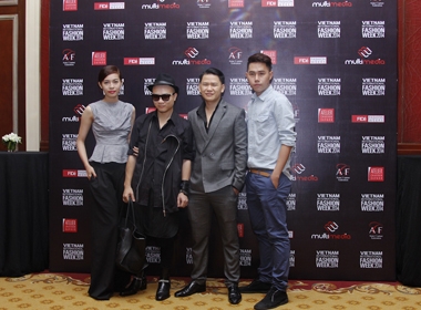 Cựu giám khảo Project Runway Việt Nam và Việt Nam Next Top Model - Đỗ Mạnh Cường xuất hiện với top 3 chương trình NTK thời trang Việt Nam