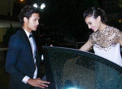 Vũ Tuấn Việt 'tay trong tay' với Hồng Quế tham dự chung kết Chung kết Project Runway Vietnam 2014