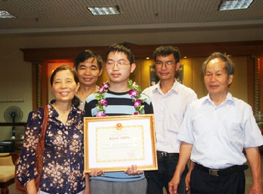 Việt Nam giành 3 huy chương Vàng Olympic Toán học quốc tế
