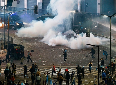 World Cup 2014: Buenos Aires chìm trong nước mắt và bạo loạn sau trận chung kết