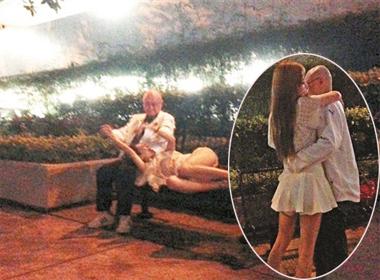 Đại gia U80 'sờ soạng' bồ trẻ chốn công cộng