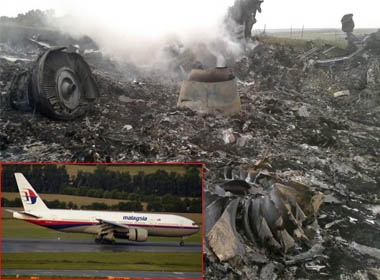 Những hình ảnh kinh hoàng về máy bay Malaysia rơi tại Ukraine