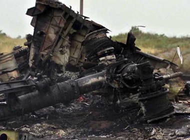 Hình ảnh thi thể 'rơi như mưa', mảnh vỡ máy bay, động cơ bốc cháy… đã ám ảnh tâm trí người dân làng quê miền đông Ukraina khi chiếc phi cơ xấu số của Malaysia bị bắn.