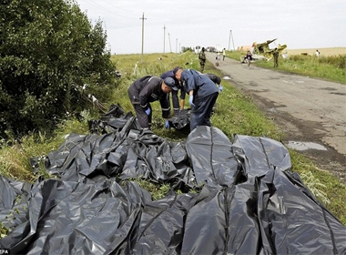 Máy bay Malaysia MH17 rơi: Điều gì đang xảy ra với gần 200 thi thể nạn nhân?