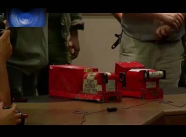 Video quân nổi dậy trao trả hộp đen máy bay MH17 cho Malaysia