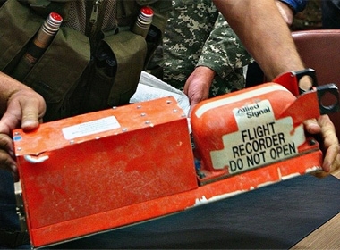 Vụ máy bay bị bắn hạ: Chuyên gia Anh sẽ khôi phục thông tin hộp đen MH17 trong vòng 24h