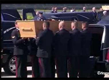 Video trang trọng lễ đón nạn nhân MH17 tại Hà Lan