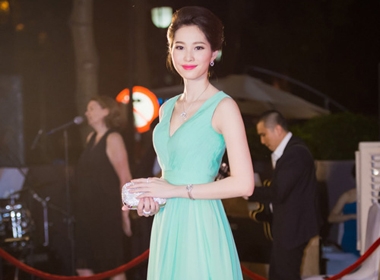 Hoa hậu Thu Thảo đẹp hút hồn trên thảm đỏ 