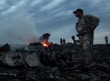 MH 17 bị bắn rơi hôm 17/7 tại Ukraina. Ảnh: Reuters