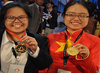 2 nữ sinh Việt Nam giành HC Vàng Olympic Hóa học quốc tế