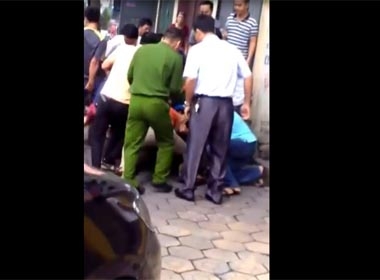 Clip Sốc: Thanh niên ngáo đá đòi bắn người đi đường ở Quảng Ninh