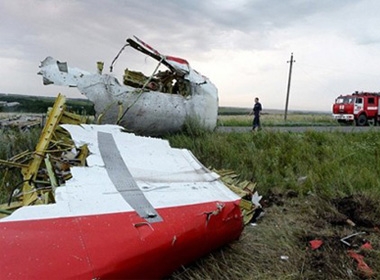 Vụ rơi máy bay MH17: Ai là người phải chịu trách nhiệm?
