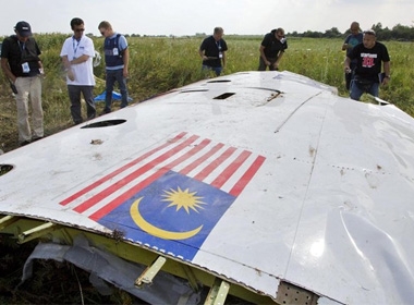 Hình ảnh chứng minh MH17 đã bị bắn bằng tên lửa