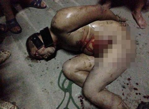 Bức ảnh tên trộm lột truồng, đánh hội đồng dã man gây tranh cãi