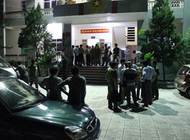Cảnh sát bao vây, khống chế nhiều kiểm lâm tại trụ sở
