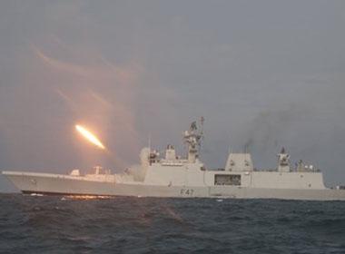 Tàu chiến Ấn Độ diễn tập cứu hộ với VN ở Hải Phòng