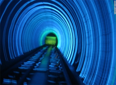 Đường hầm tại Trung Quốc với đầy đủ các hiệu ứng ánh sáng và âm thanh