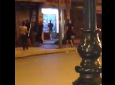 Video nhóm thanh niên chém nhau kinh hoàng giữa phố