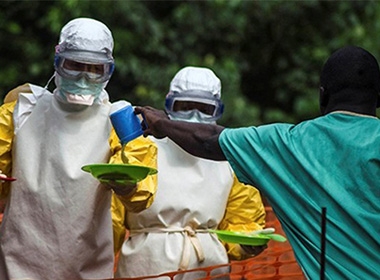 Dịch Ebola: Vì sao ngay cả nhân viên y tế cũng chết vì virus Ebola?