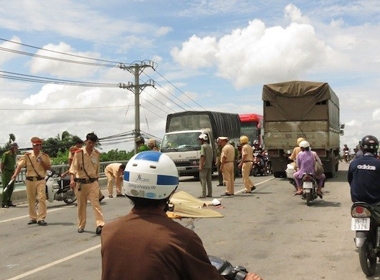 Thảm kịch sau tờ giấy ly hôn của vợ chồng bị xe cán 