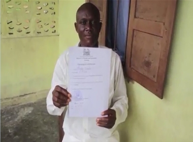 Alhassan, bệnh nhân Ebola sống sót trở về mà không cần thuốc chữa