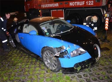 Siêu xe Bugatti Veyron giá chỉ 250.000 USD sau khi gặp nạn