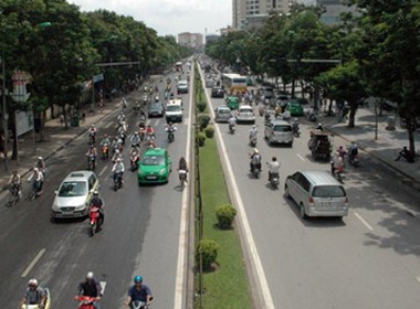 Cấm xe đường Cầu Giấy-Xuân Thủy, người dân về nhà cách nào?