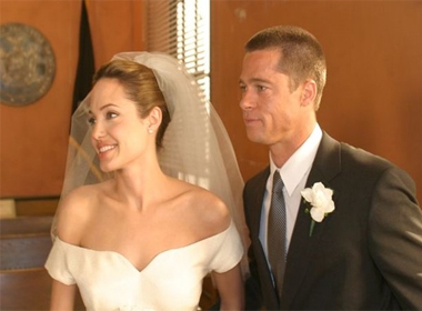 Angelina Jolie và Brad Pitt đã bí mật cưới ở Pháp