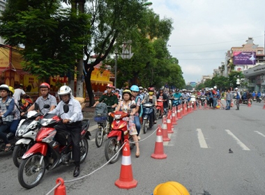 Cấm ô tô vào đường Xuân Thủy - Cầu Giấy sớm hơn dự kiến, nhiều người bất ngờ