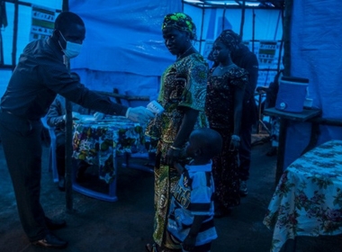 Virút Ebola đang biến thể, trở nên 'khó chữa'