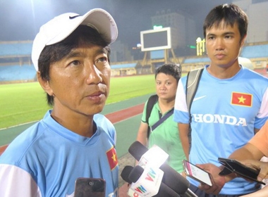 HLV Miura yêu cầu tuyển thủ Việt Nam chơi bớt rườm rà