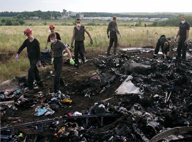 Hé lộ nguyên nhân vụ rơi máy bay thảm khốc MH17