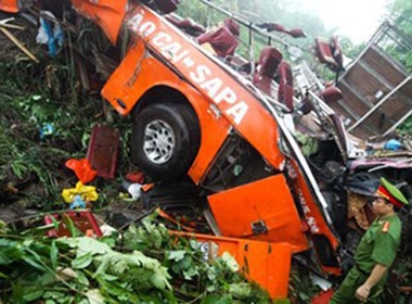 Tai nạn xe khách ở Lào Cai: Xe đổ dốc 38 km/h trước khi lao xuống vực ở Lào Cai