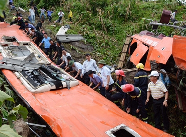 Vụ tai nạn xe khách Sao Việt ở Lào Cai: Mổ xẻ trách nhiệm hình sự và dân sự