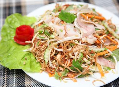 Bắp chuối nộp tai heo xứ Quảng 